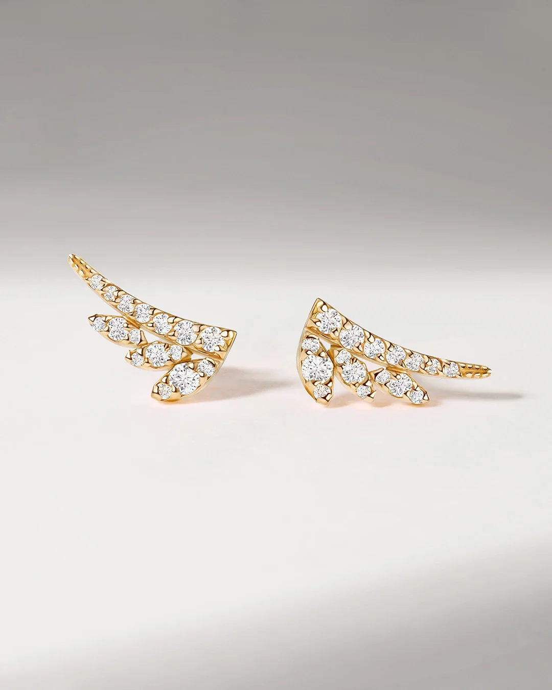 Pendientes Leaf Diamonds en Oro Amarillo de 18 Kt - Image 5