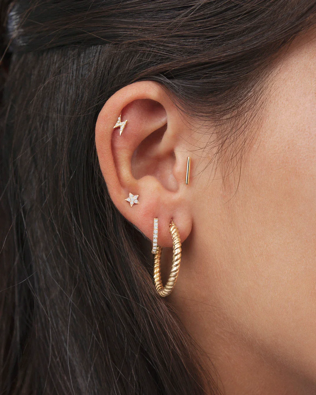 Pendientes Line en Oro Amarillo de 18 Kt - Image 2