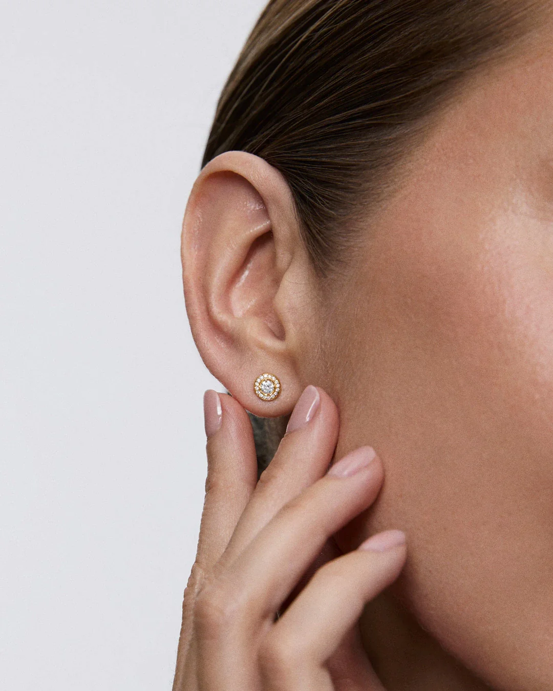 Pendientes Liora Halo de Diamantes en Oro Amarillo de 18 kt - Image 3