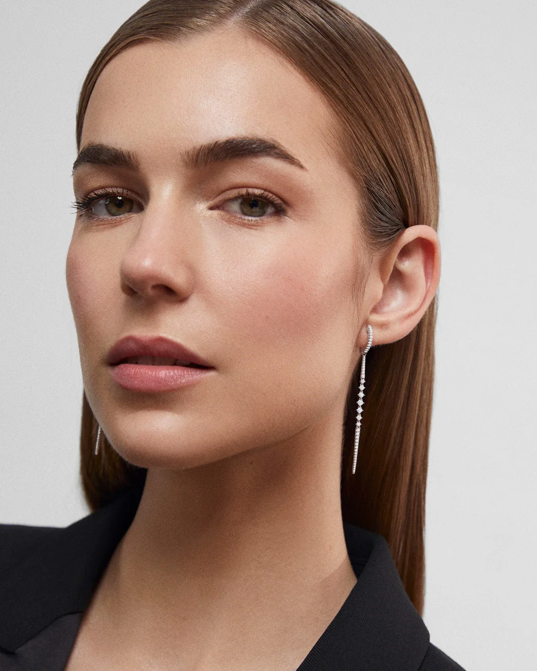 Pendientes Lynn de Diamantes en Oro Blanco de 18 Kt - Image 2