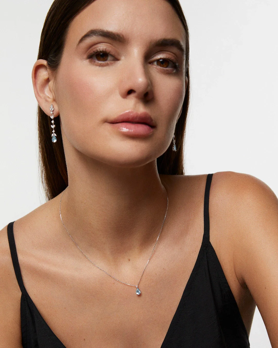 Pendientes Marella de Aguamarinas y Diamantes en Oro Blanco de 18 Kt - Image 3