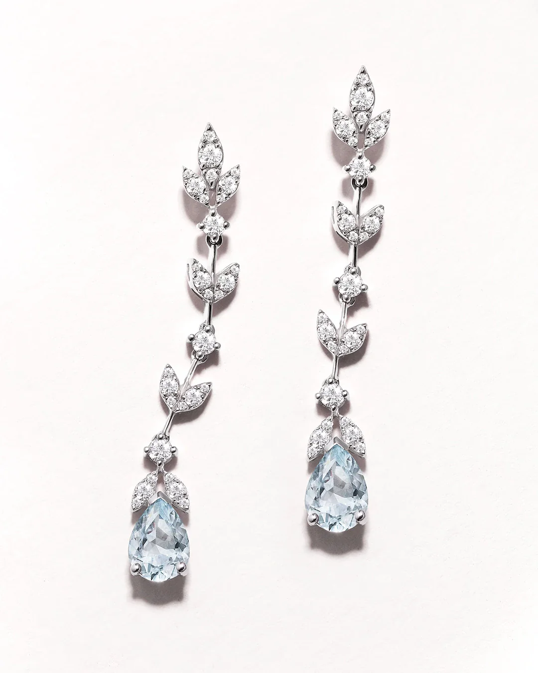 Pendientes Marella de Aguamarinas y Diamantes en Oro Blanco de 18 Kt - Image 5