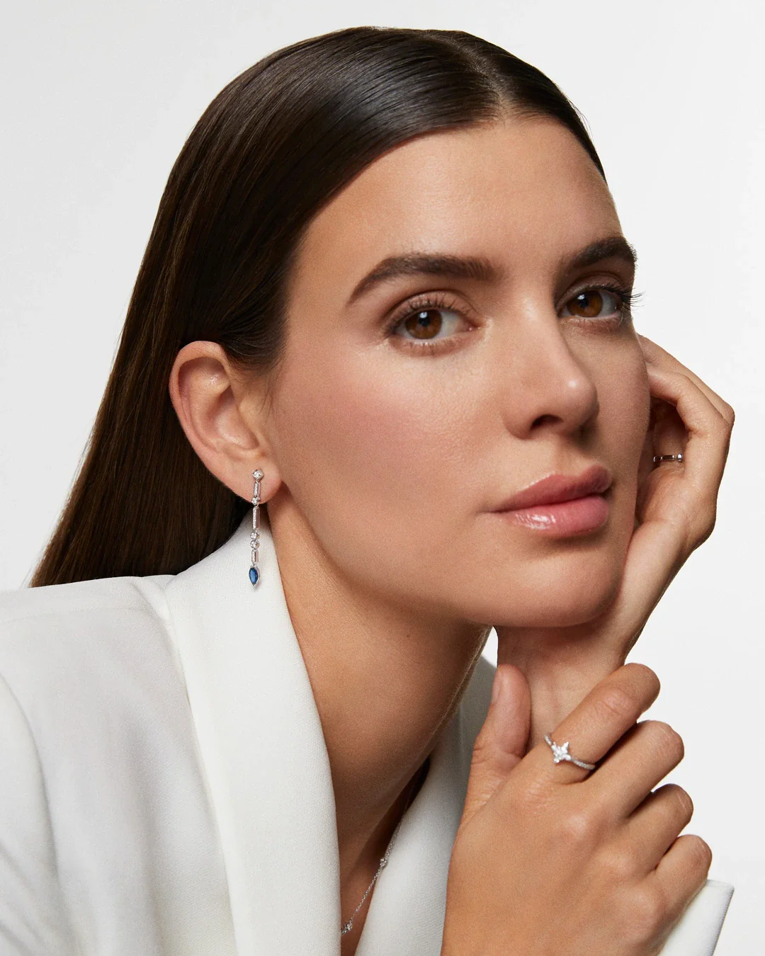 Pendientes Marion de Zafiros y Diamantes en Oro Blanco de 18 Kt - Image 3