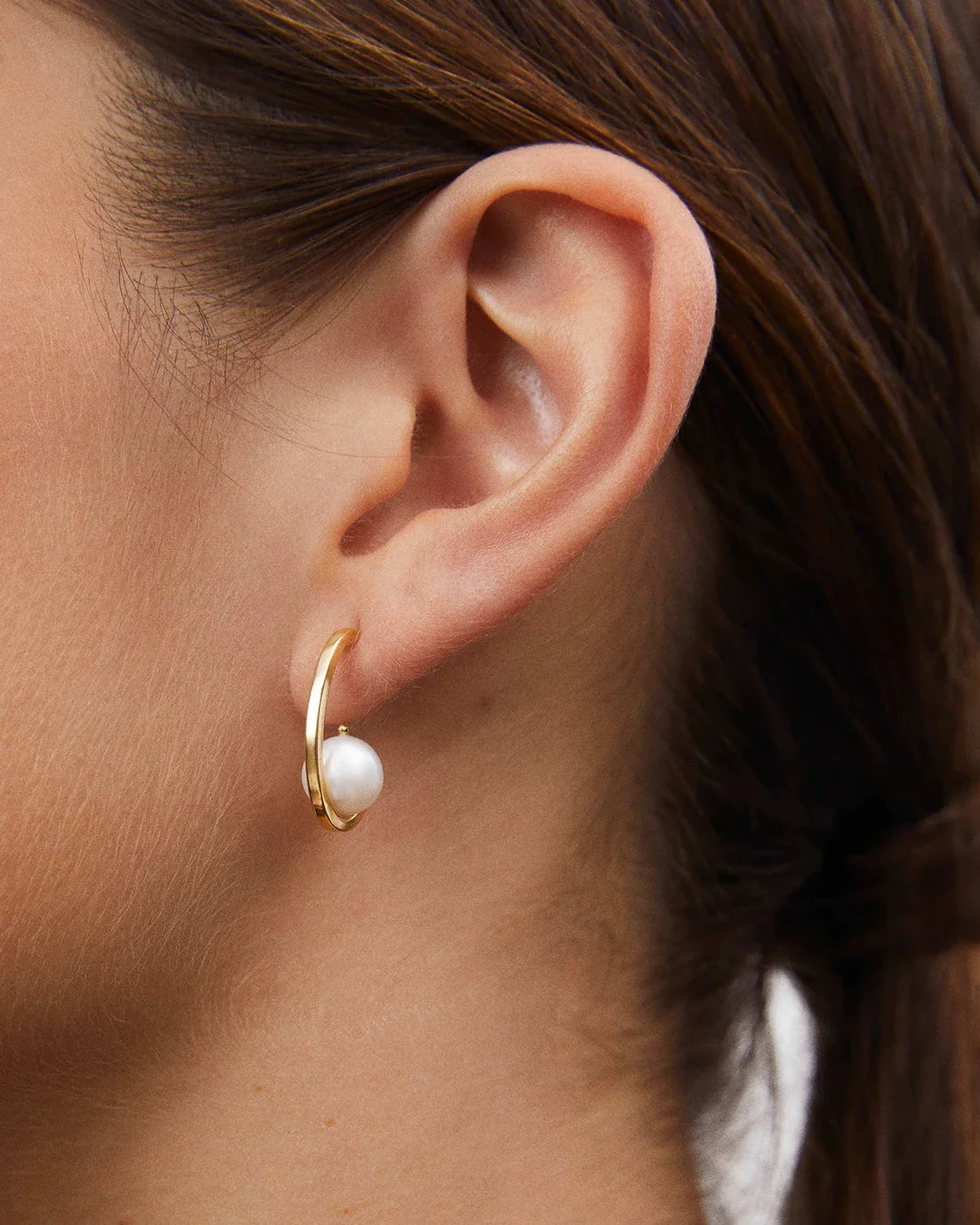 Pendientes Medio Aro Mabi Blet en Oro Amarillo de 18 Kt - Image 2