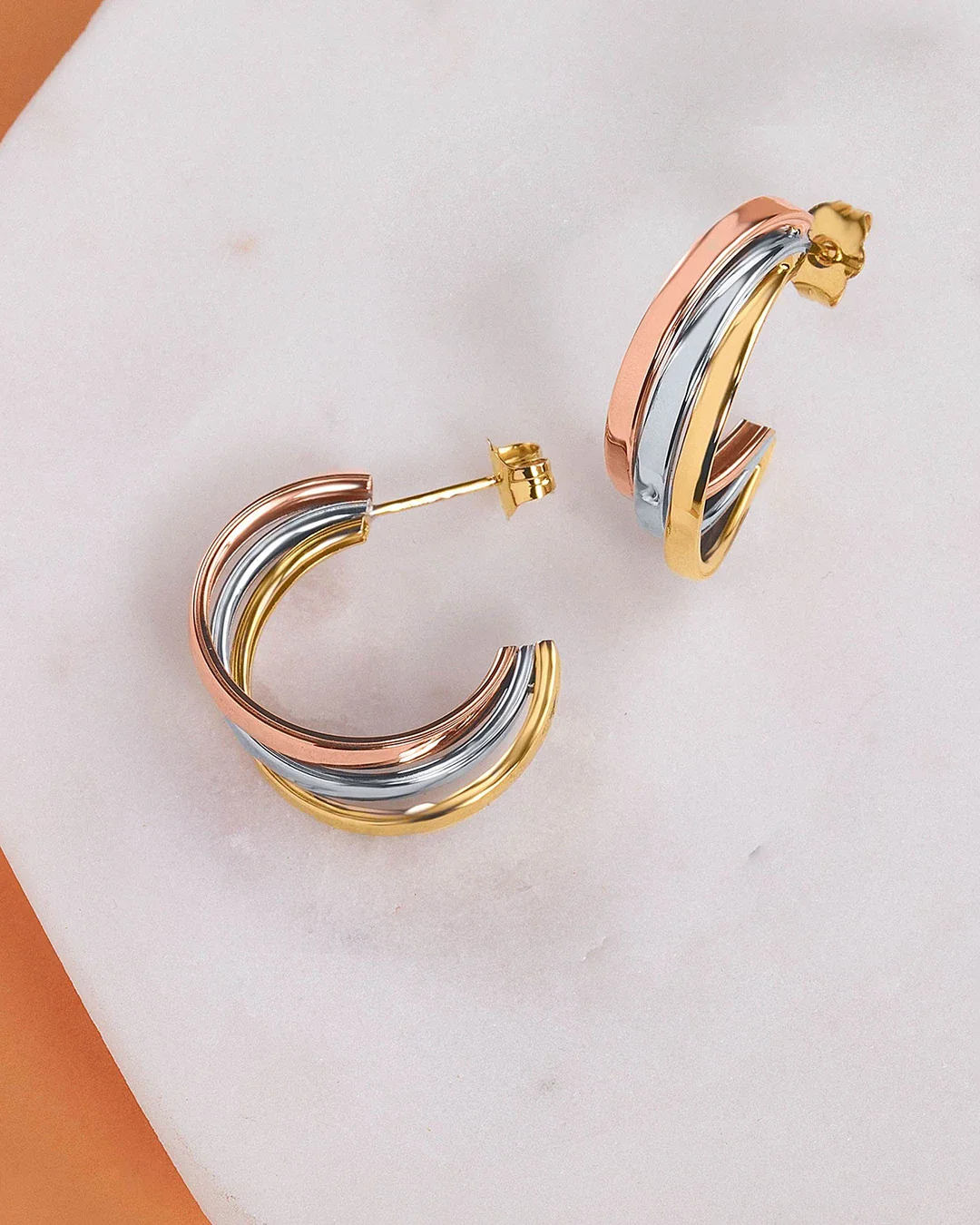 Pendientes Medio Aro Tricolore en Oro Blanco, Amarillo y Rosa de 18 Kt - Image 4