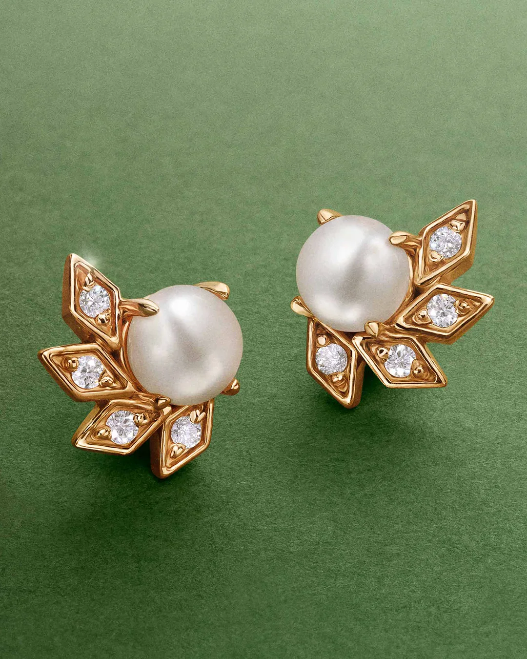Pendientes Midnight Holly de Perlas y Diamantes en Oro Amarillo de 18 Kt - Image 5