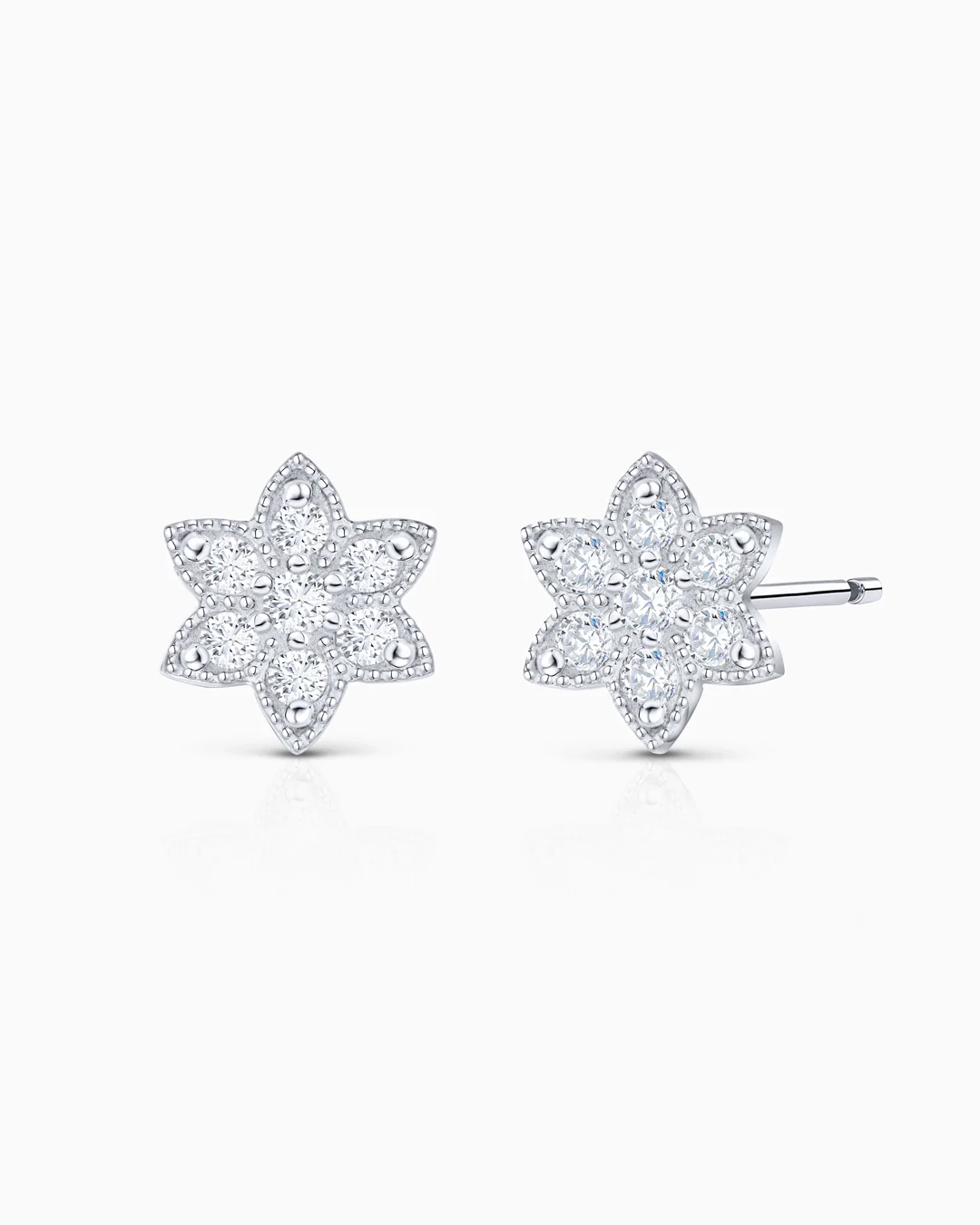 Pendientes Milgrain Lotus en Oro Blanco de 18 Kt