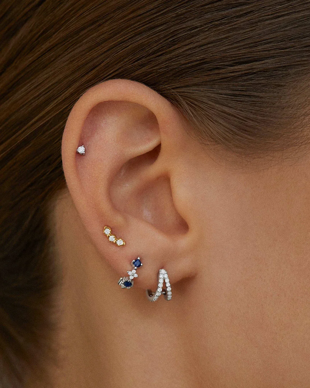 Pendientes Milgrain Trilogy de Diamantes en Oro Amarillo de 18 Kt - Image 2