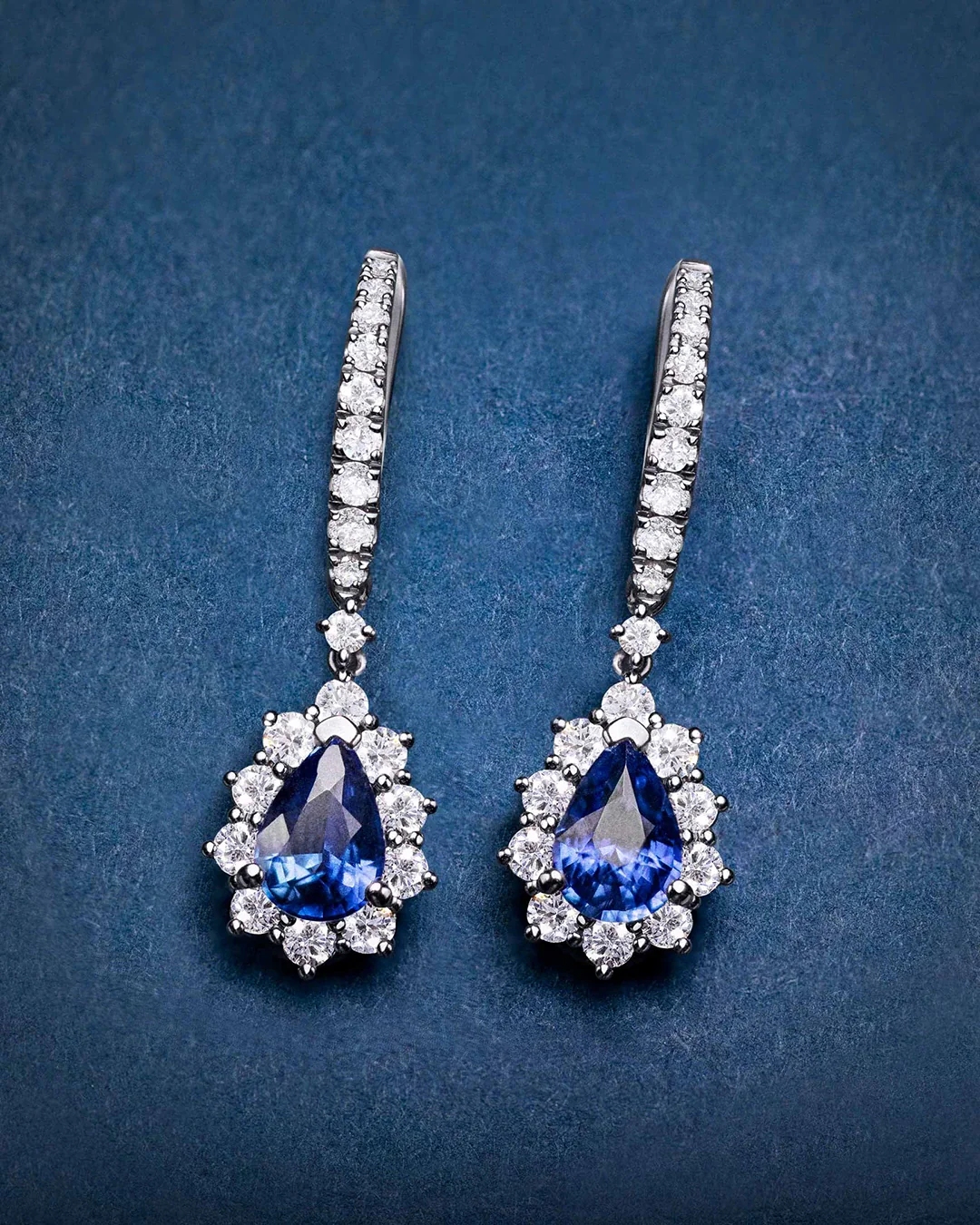 Pendientes Mist of Ceylon de Zafiros y Diamantes en Oro Blanco de 18 Kt - Image 5
