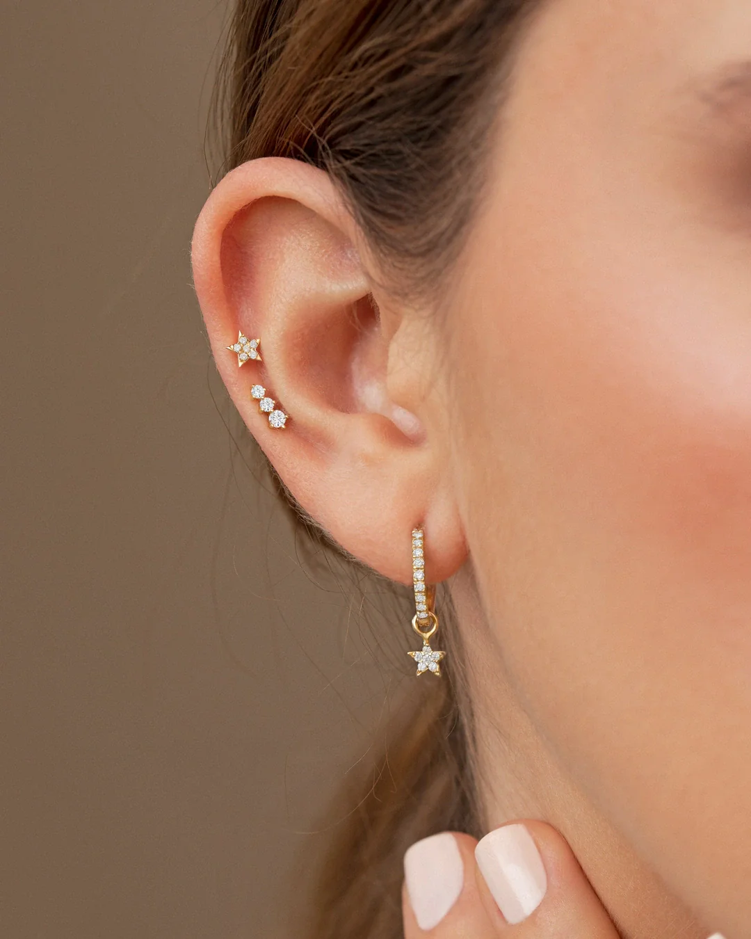Pendientes Petite Diamonds Aro 12 MM en Oro Amarillo de 18 Kt - Image 3