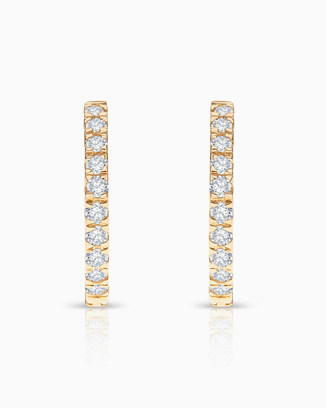 Pendientes Petite Diamonds Aro 12 MM en Oro Amarillo de 18 Kt - Image 4