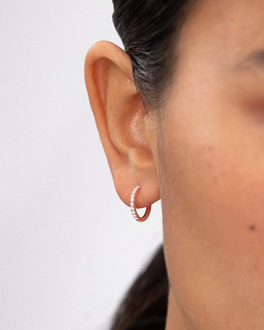 Pendientes Petite Diamonds Aro 12 MM en Oro Rosa de 18 Kt - Image 2