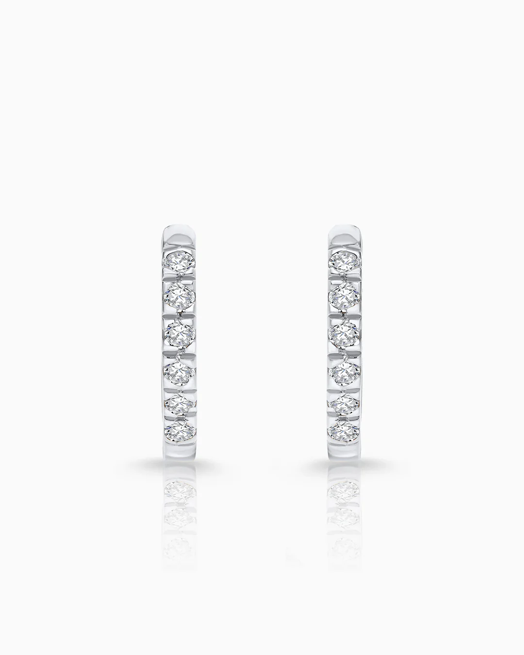 Pendientes Petite Diamonds Aro MINI en Oro Blanco de 18 Kt - Image 3