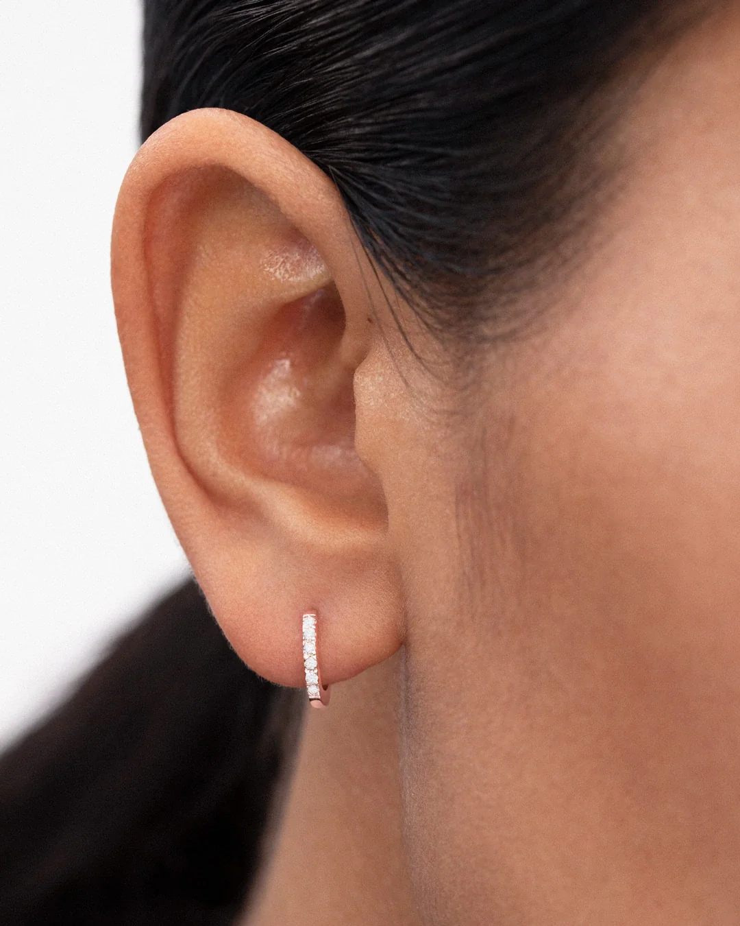 Pendientes Petite Diamonds Aro MINI en Oro Rosa de 18 Kt - Image 2