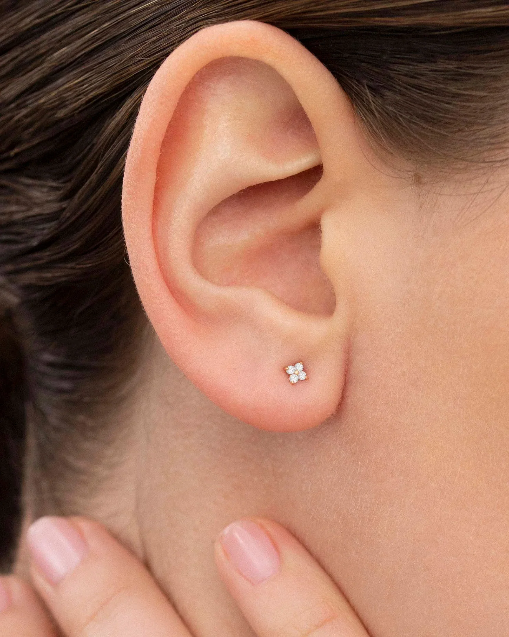 Pendientes Petite Diamonds Cross en Oro Amarillo de 18 Kt - Image 2
