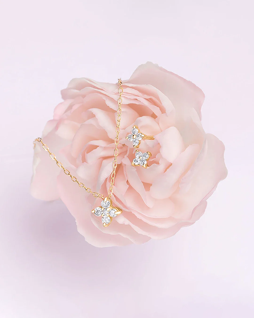 Pendientes Petite Diamonds Cross en Oro Amarillo de 18 Kt - Image 6