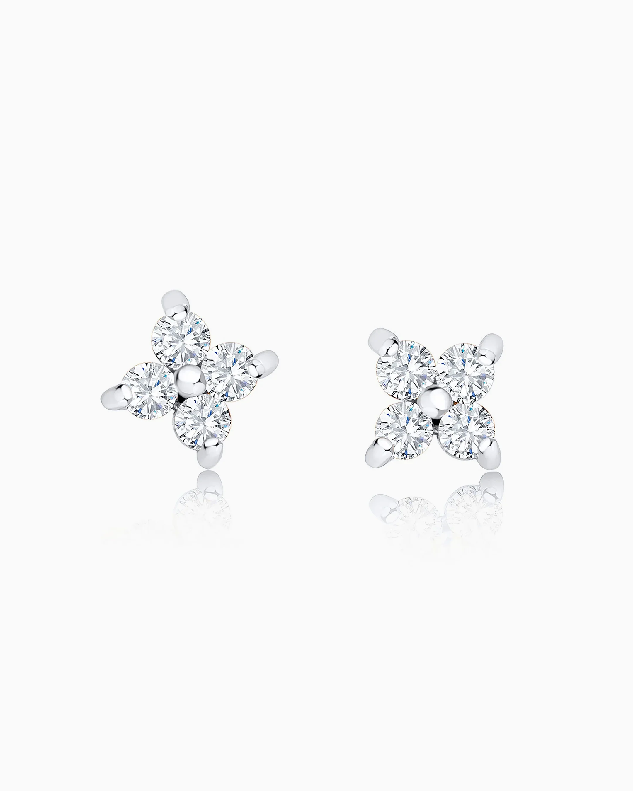Pendientes Petite Diamonds Cross en Oro Blanco de 18 Kt