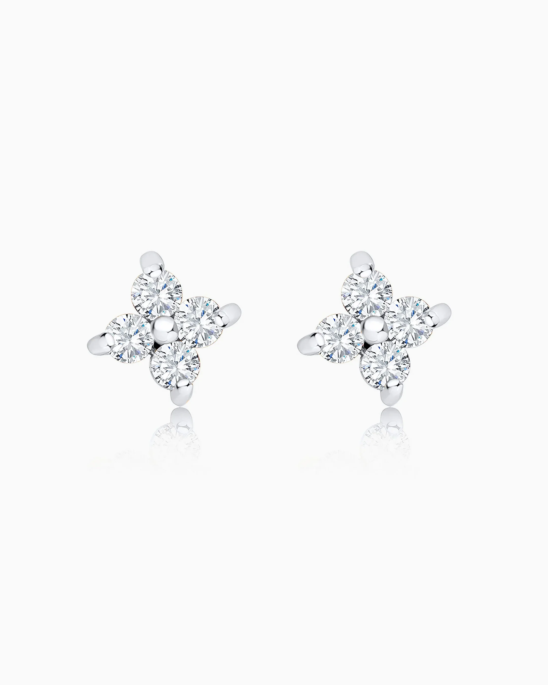 Pendientes Petite Diamonds Cross en Oro Blanco de 18 Kt - Image 4