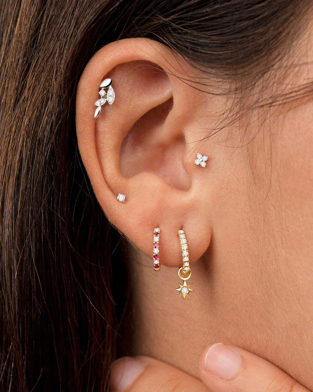 Pendientes Petite Diamonds Hojas y Cadenas en Oro Blanco de 18 Kt - Image 2