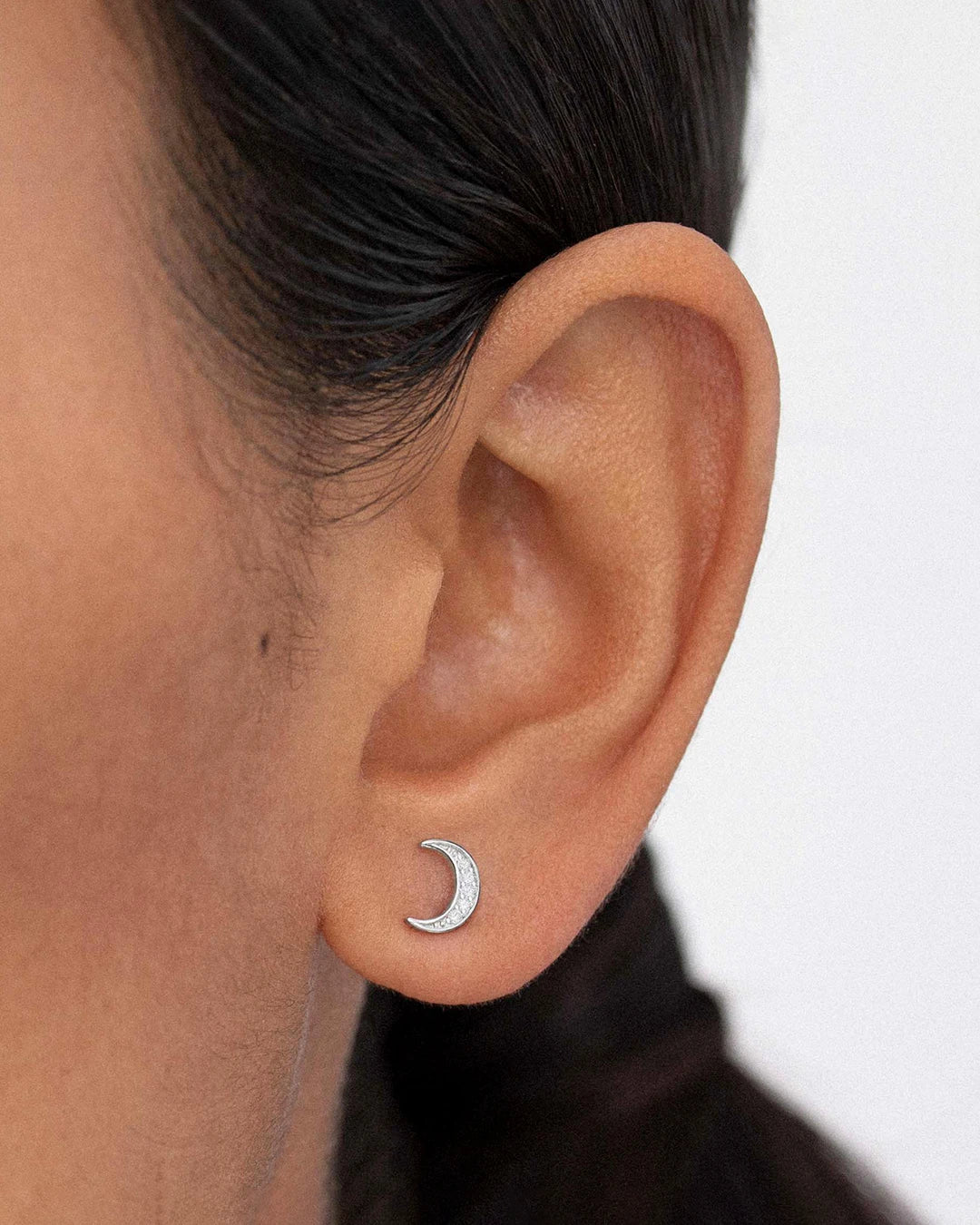 Pendientes Petite Diamonds Moon & Star en Oro Blanco de 18 Kt - Image 3