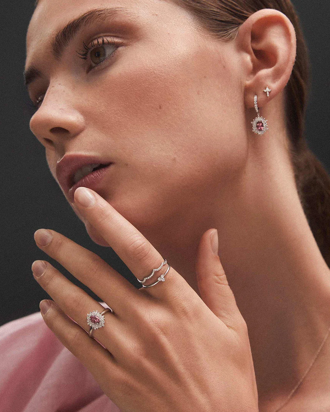 Pendientes Petra de Turmalinas Rosas y Diamantes en Oro Blanco de 18 Kt - Image 6