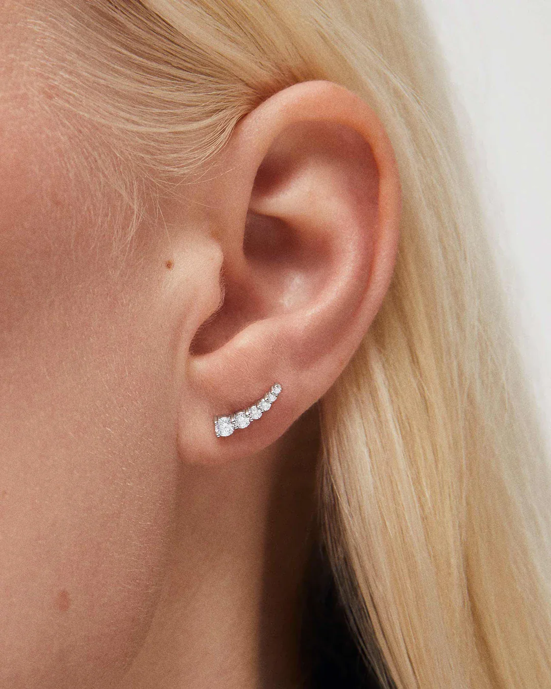 Pendientes Trepadores Lynx de Diamantes en Oro Blanco de 18 Kt - Image 2