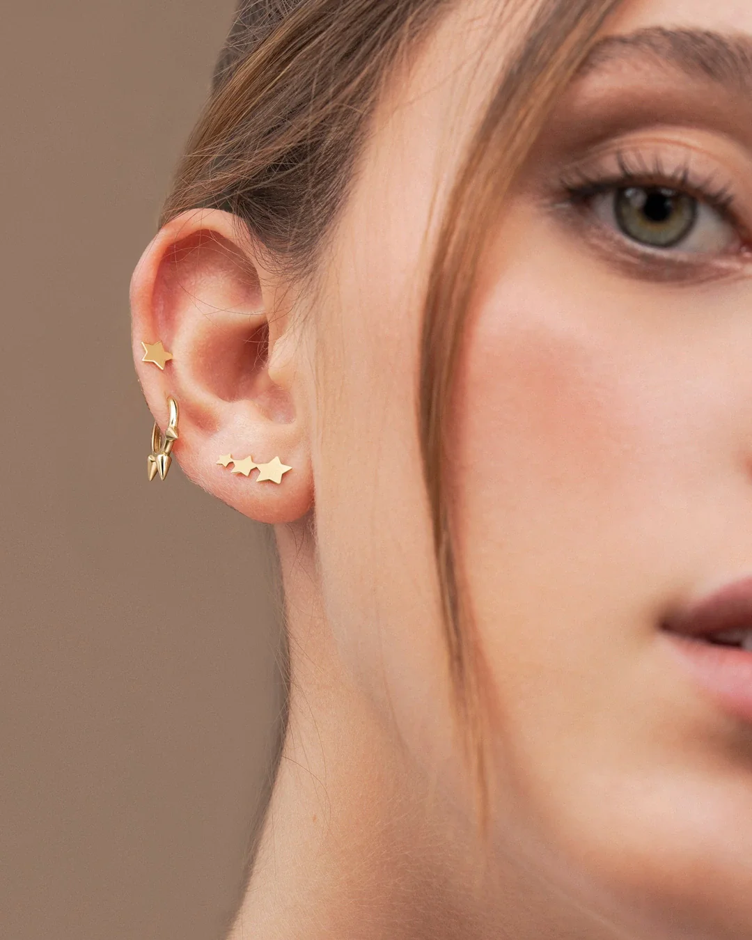 Pendientes Trepadores Tres Estrellas en Oro Amarillo de 18 Kt - Image 2