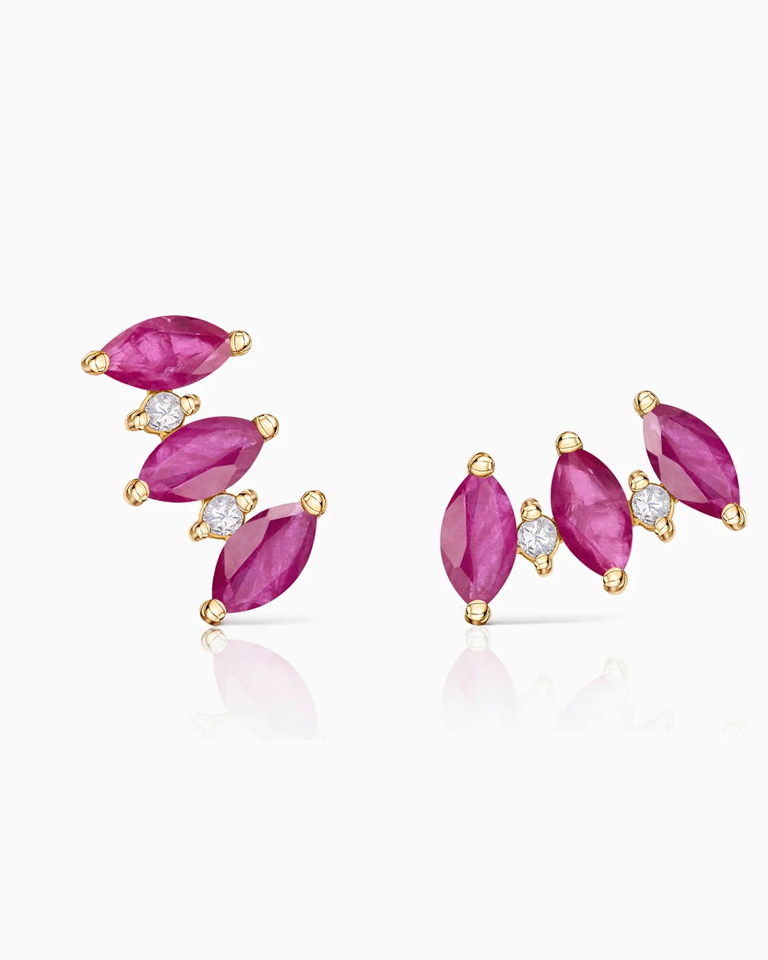 Pendientes Trepadores Tri-Marquise de Diamante y Rubí en Oro Amarillo de 18 Kt - Image 3