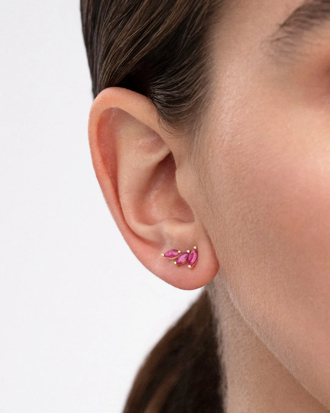 Pendientes Trepadores Tri-Marquise Rubí en Oro Amarillo de 18 Kt - Image 2