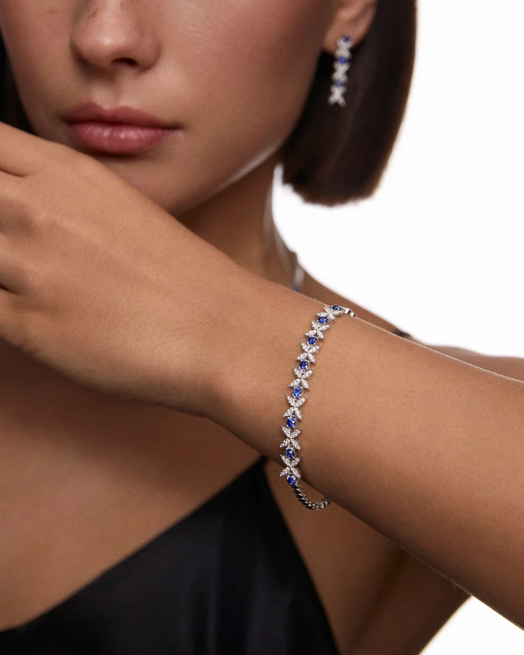 Pulsera Jasmine de Zafiros y Diamantes en Oro Blanco de 18 Kt - Image 2