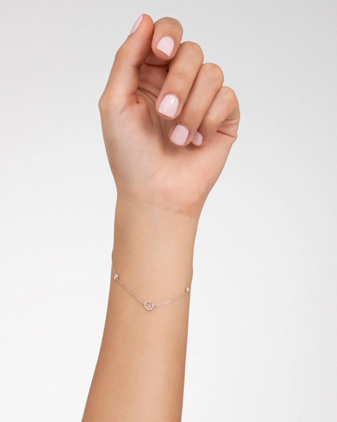 Pulsera MY Initial de Diamantes en Oro Blanco de 18 Kt - Image 2