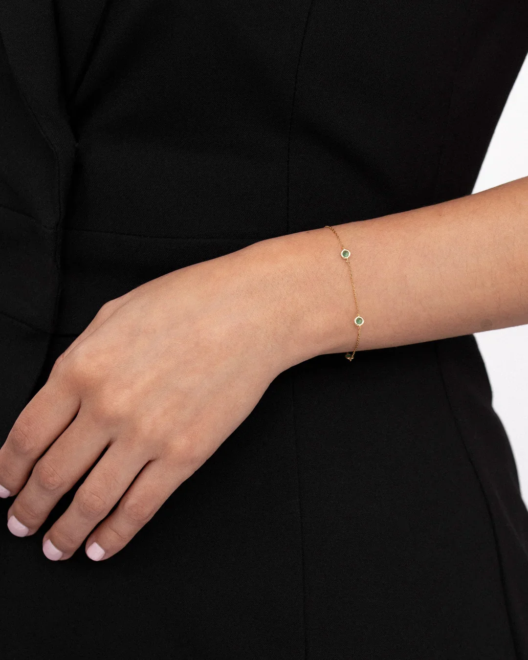 Pulsera Stud Colors de Esmeraldas en Oro Amarillo de 18 Kt - Image 2