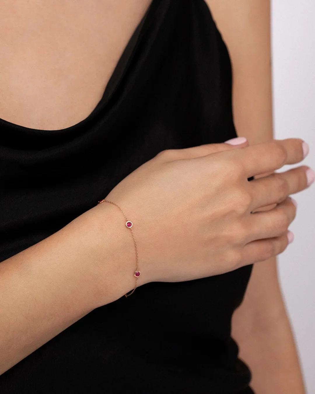 Pulsera Stud Colors de Rubíes en Oro Rosa de 18 Kt - Image 2