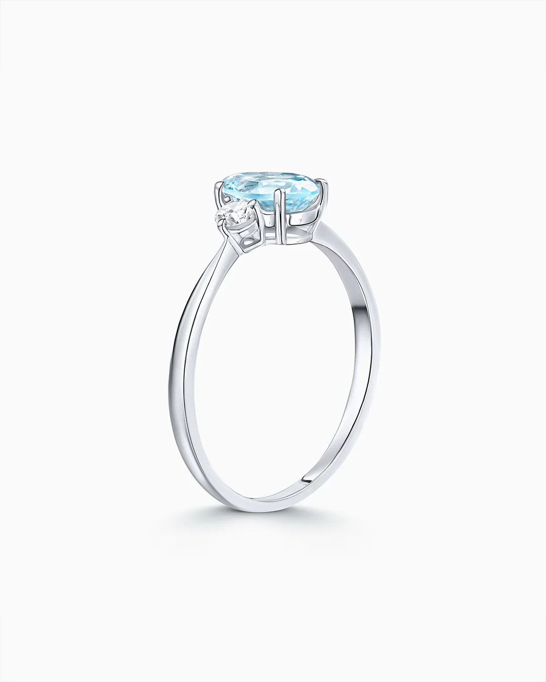 Sortija Amelie Oval de Aguamarina y Diamantes en Oro Blanco de 18 Kt - Image 3
