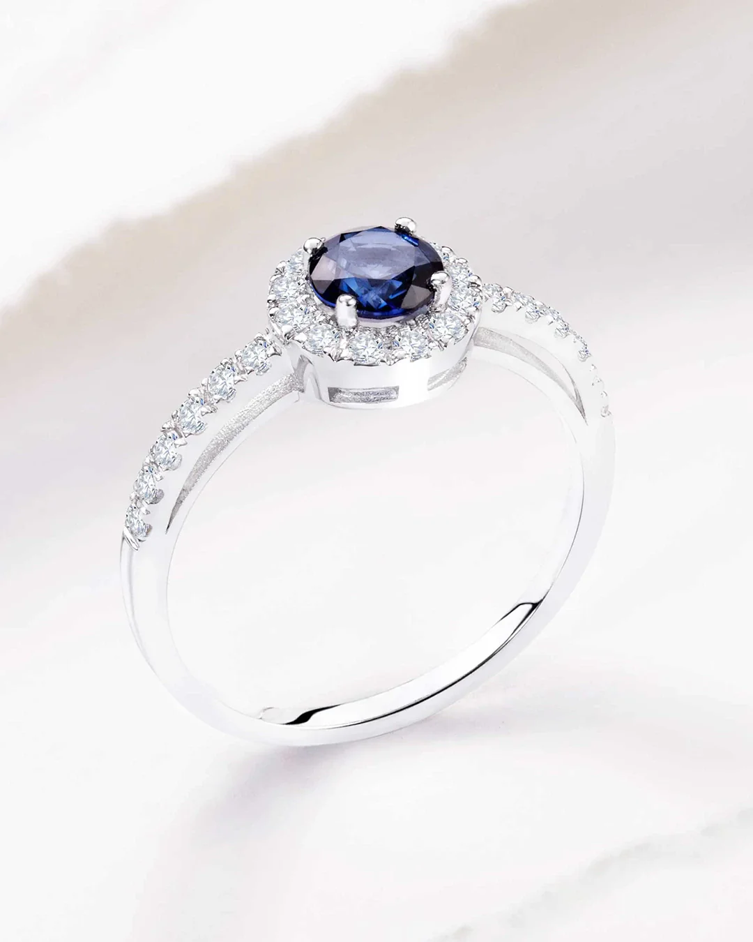 Sortija Anette de Zafiro y Diamantes en Oro Blanco de 18 Kt - Image 5