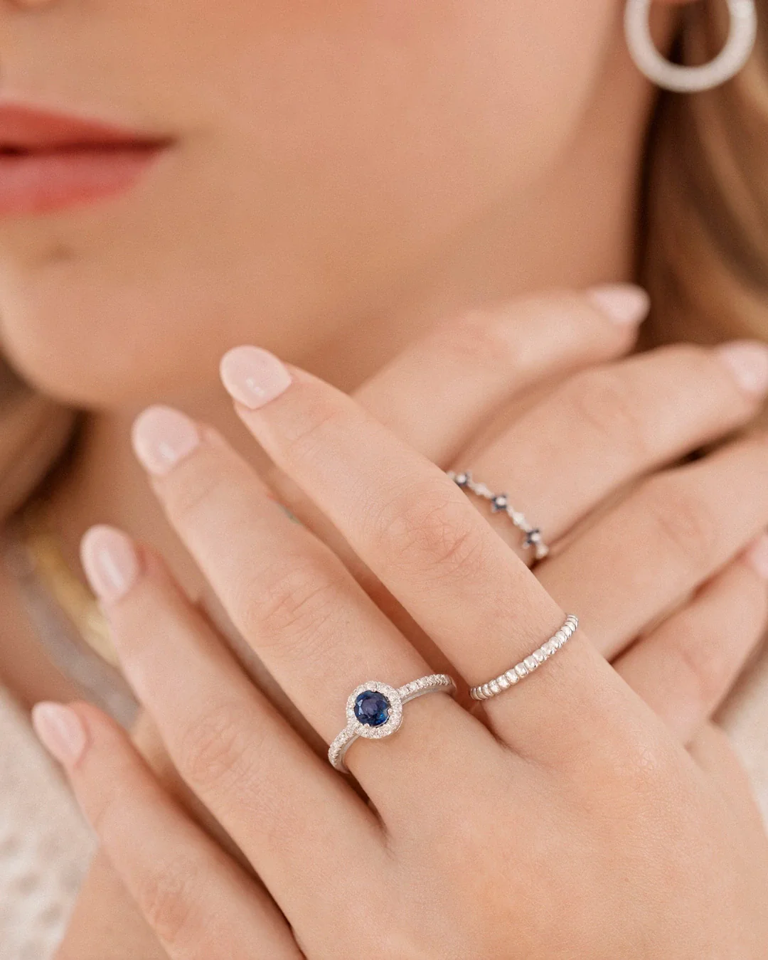 Sortija Anette de Zafiro y Diamantes en Oro Blanco de 18 Kt - Image 7