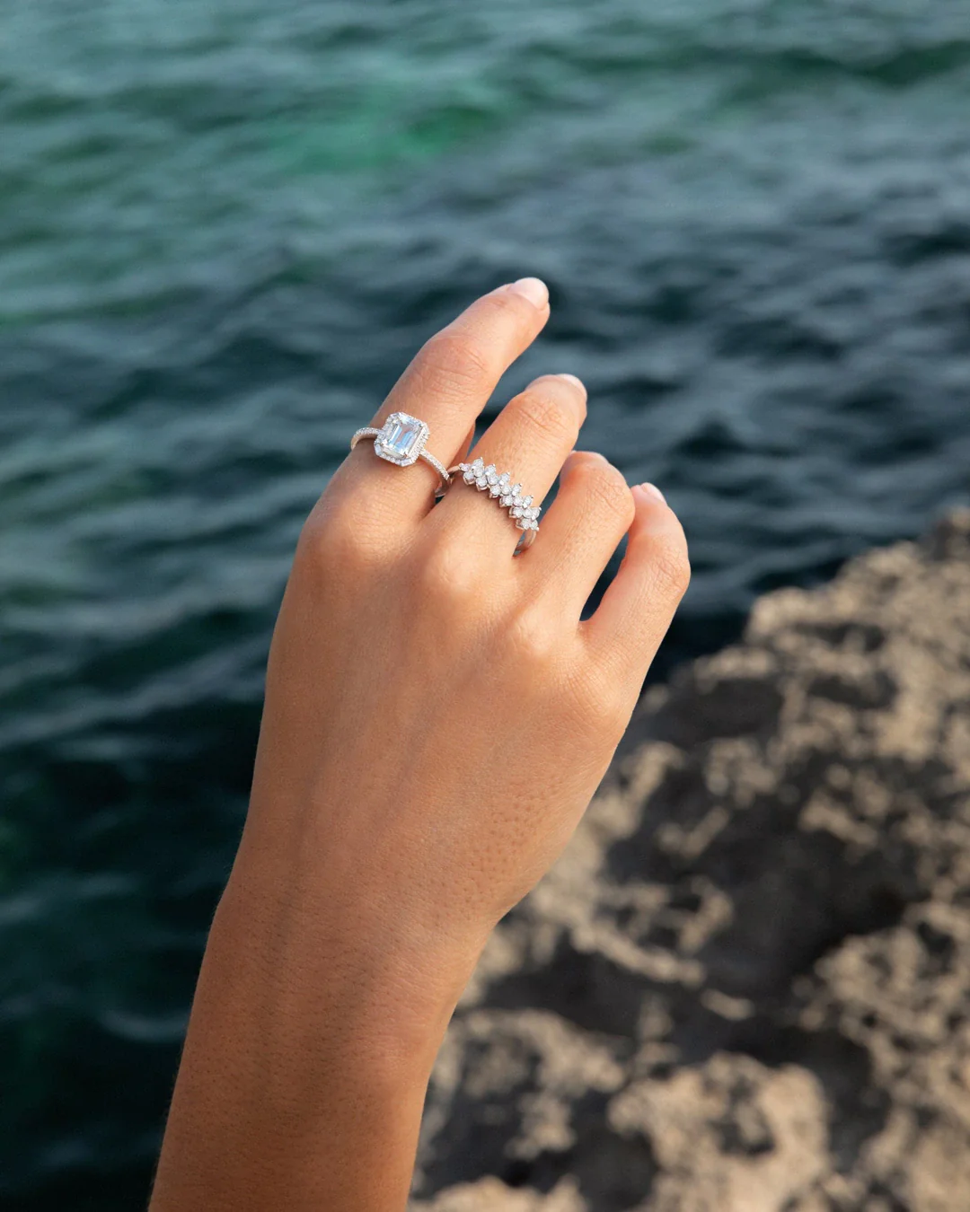 Sortija Art Deco Clarice de Aguamarina y Diamantes en Oro Blanco de 18 Kt - Image 3