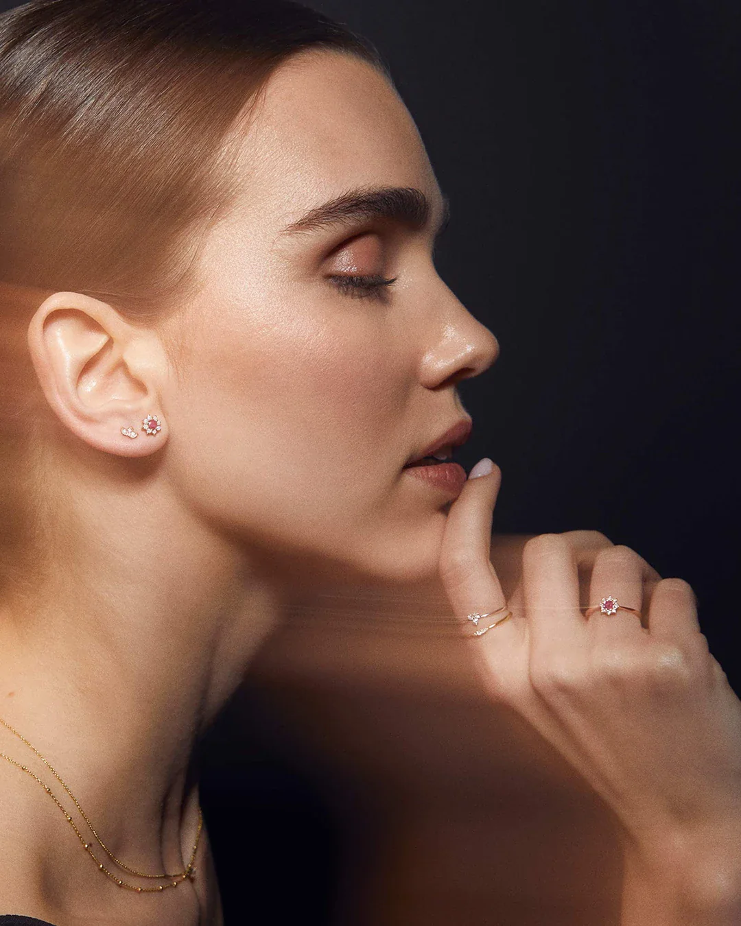 Sortija Astrid de Rubí y Diamantes en Oro Rosa de 18 Kt - Image 3