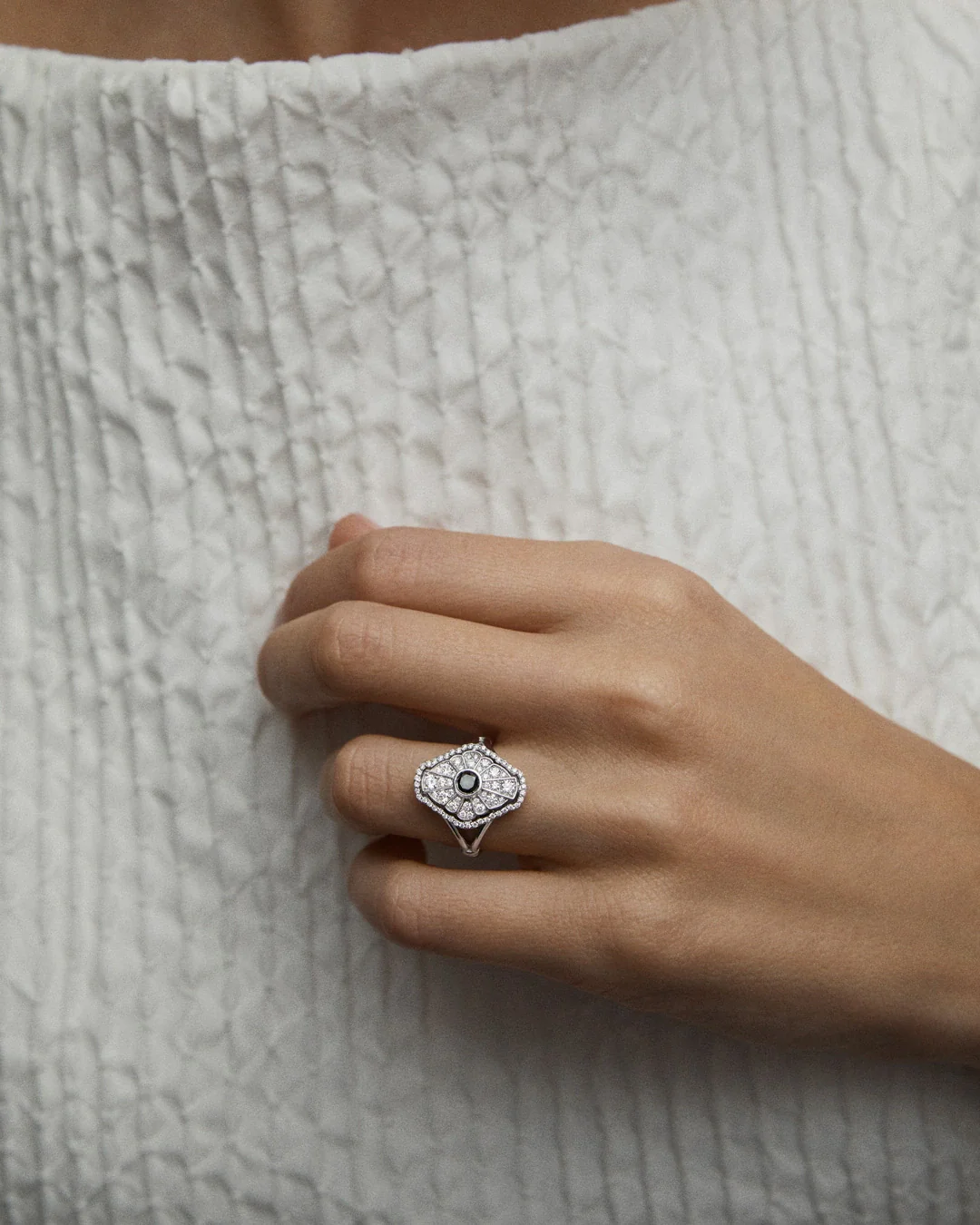 Sortija Aura de Diamantes en Oro Blanco de 18 kt - Image 2