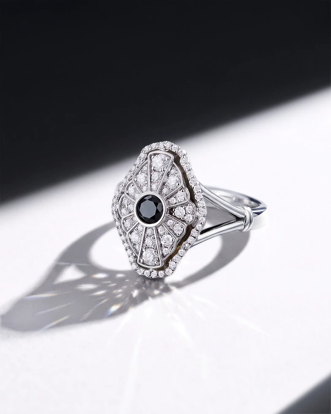 Sortija Aura de Diamantes en Oro Blanco de 18 kt - Image 5
