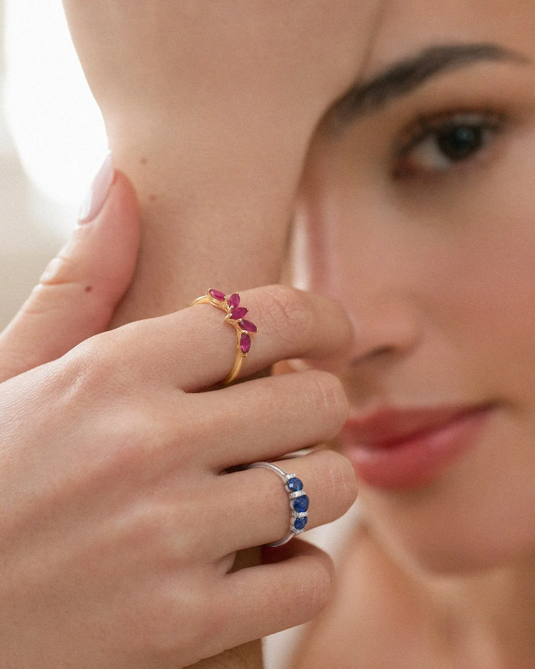 Sortija Blair de Zafiros y Diamantes en Oro Blanco de 18 Kt - Image 3