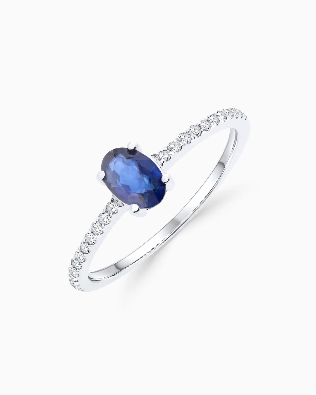 Sortija Caeli de Zafiro Oval y Diamantes en Oro Blanco de 18 Kt