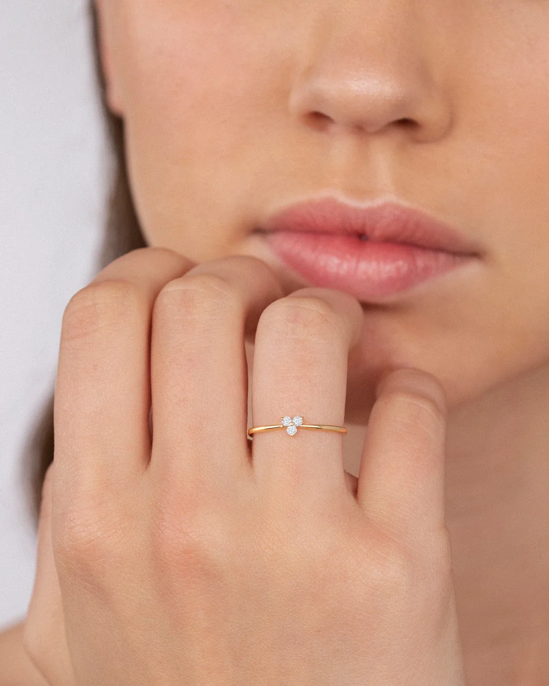 Sortija Clover de Diamantes en Oro Amarillo de 18 Kt - Image 2