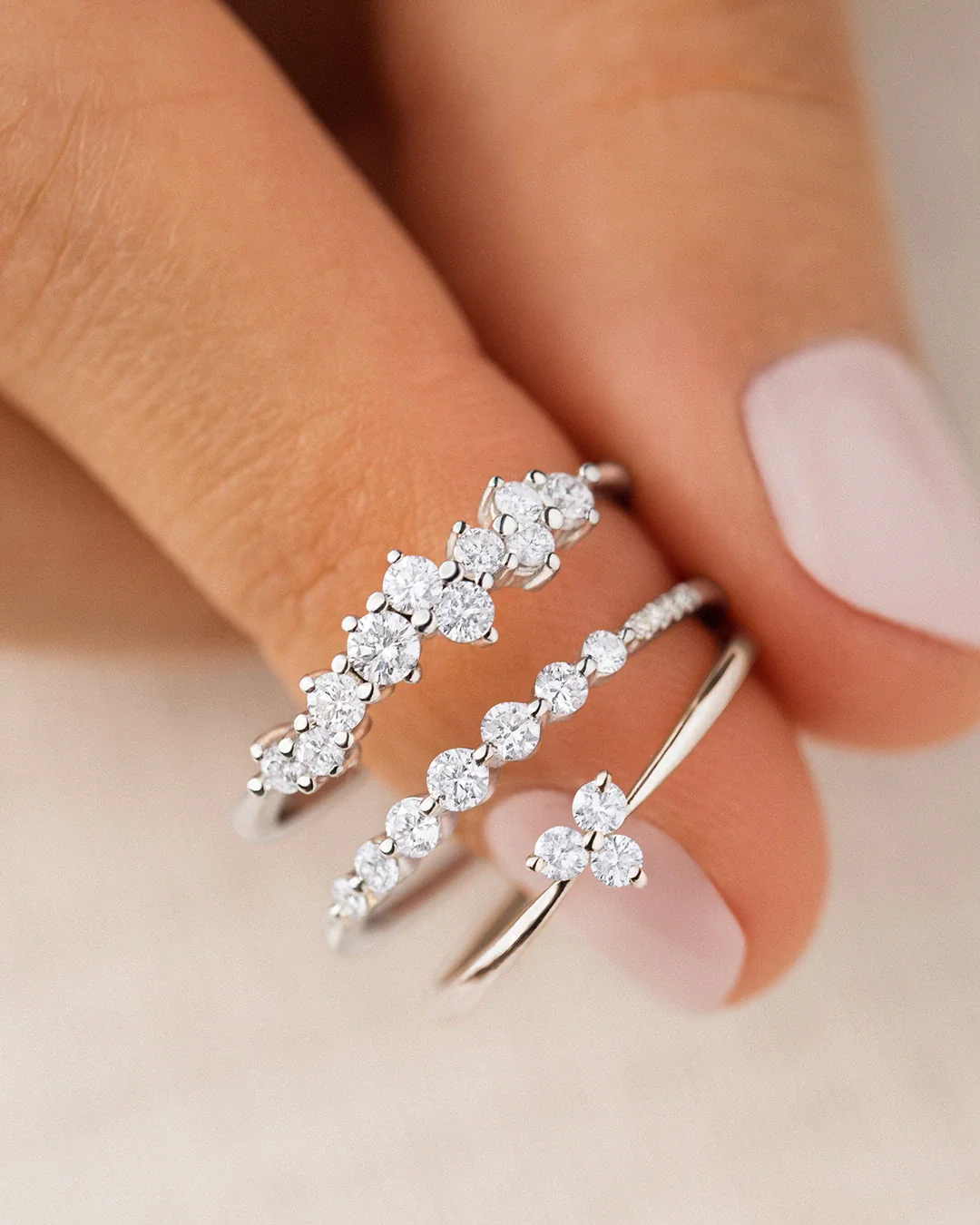 Sortija Clover de Diamantes en Oro Blanco de 18 Kt - Image 5