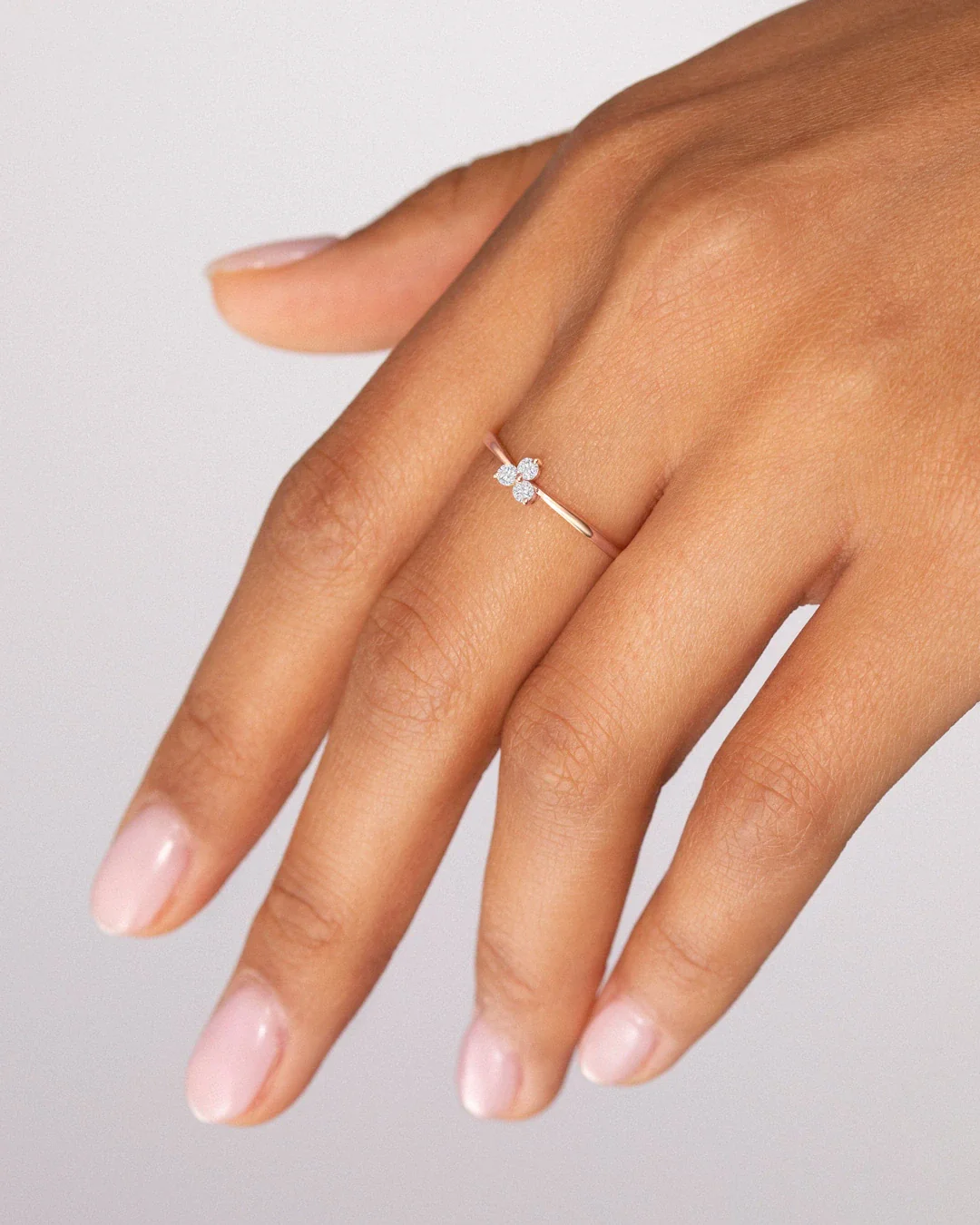 Sortija Clover de Diamantes en Oro Rosa de 18 Kt - Image 2