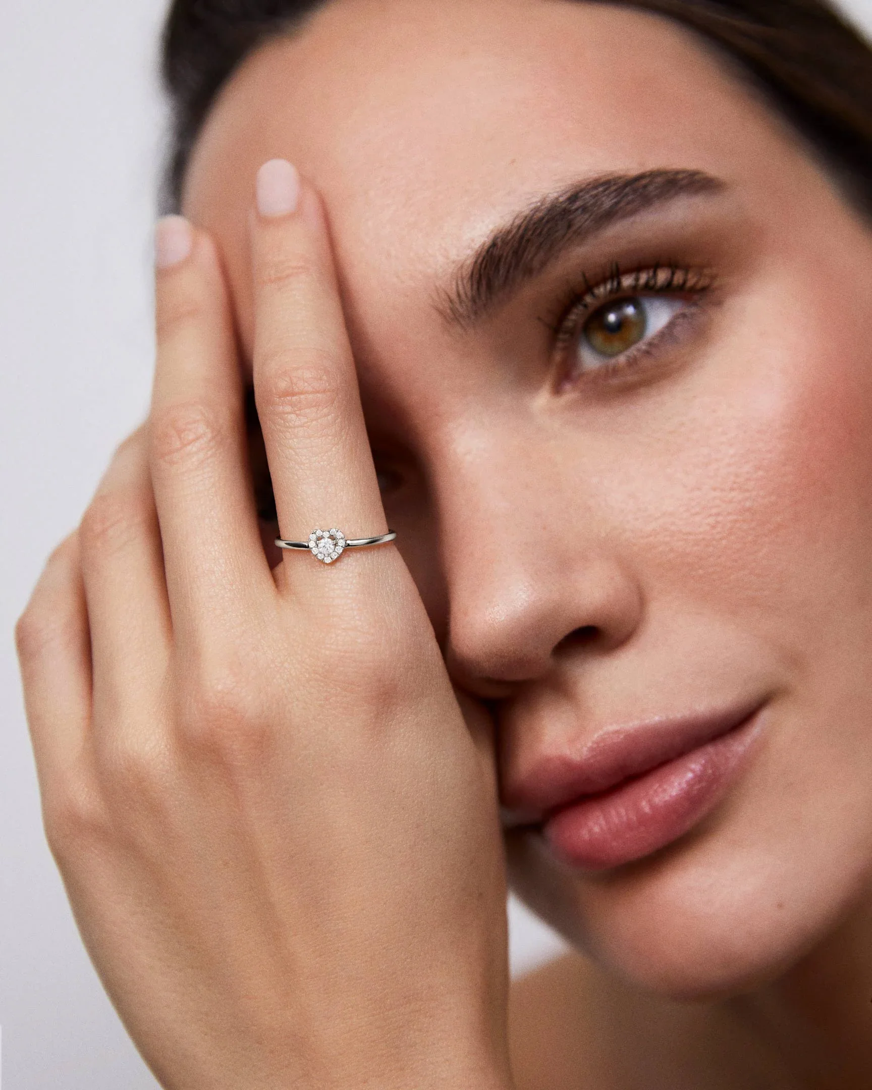 Sortija Corazón Ariadne de Diamantes en Oro Blanco de 18 Kt - Image 2