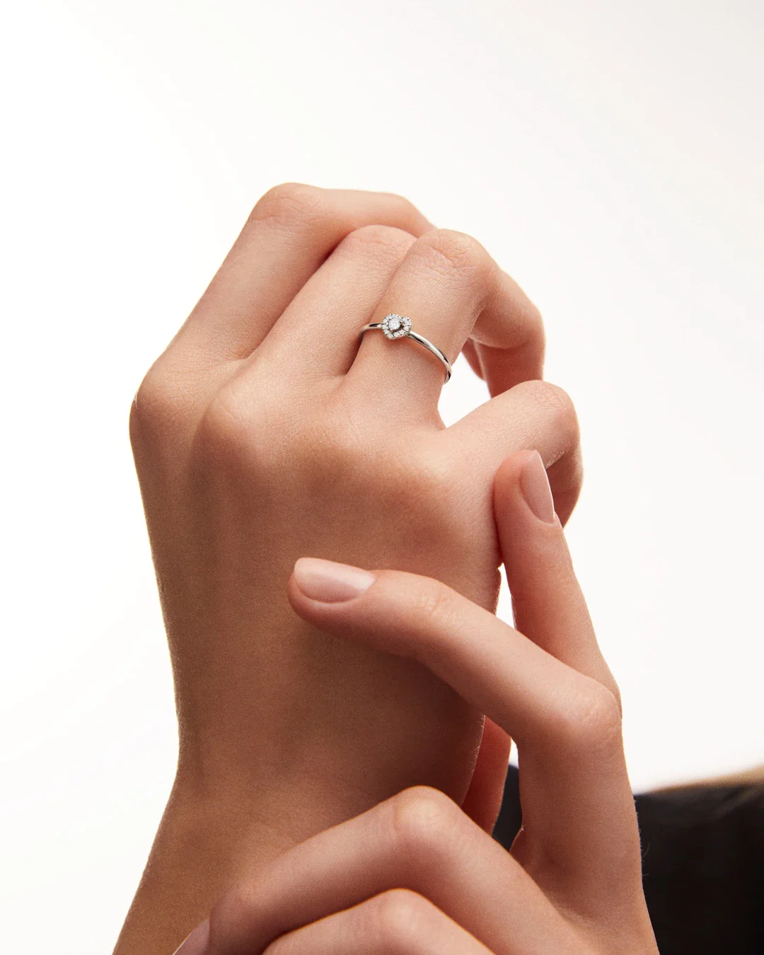 Sortija Corazón Ariadne de Diamantes en Oro Blanco de 18 Kt - Image 5