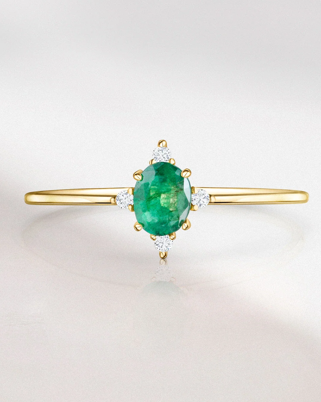 Sortija Crown Oval de Esmeralda en Oro Amarillo de 18 Kt - Image 6