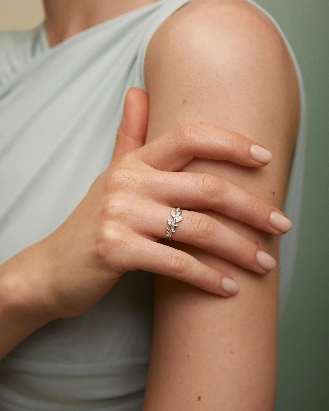 Sortija Dafne de Diamantes en Oro Blanco de 18 Kt - Image 2