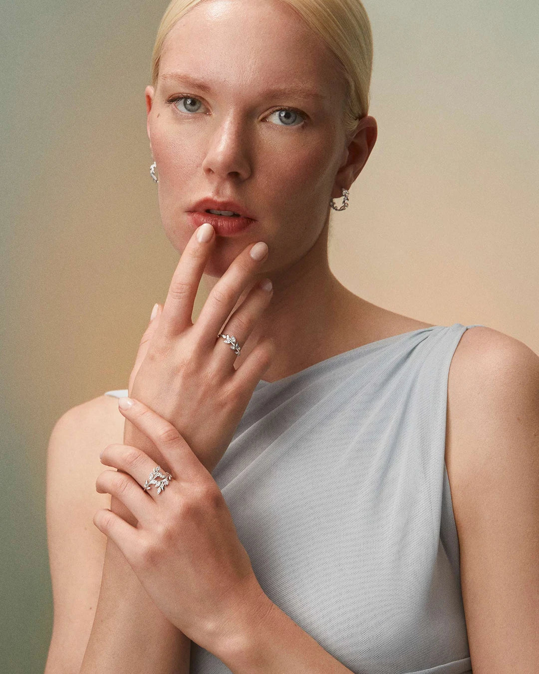 Sortija Dafne de Diamantes en Oro Blanco de 18 Kt - Image 3